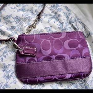 Coach Wristlet- Single Corner Zip *Purple/Magenta